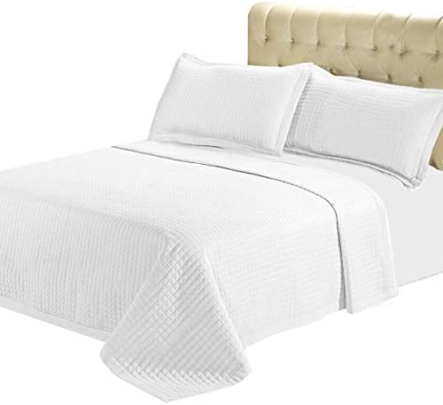 Комплект спално бельо от 7 теми - California King - От ватирана микрофибър в бялата клетка без бръчки, в комплекта са включени 3 покривки за легло и 4 кърпи.