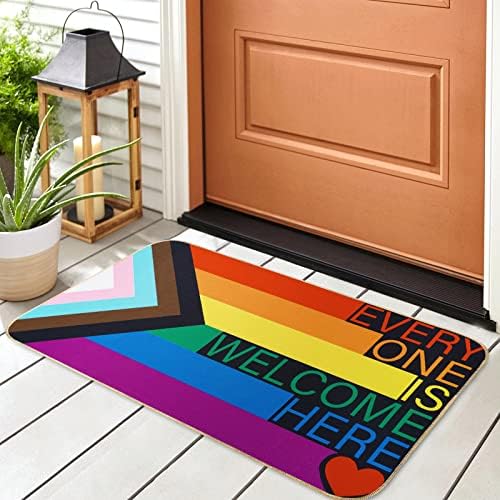 Вратата мат AnyDesign Rainbow Pride Day Тук се радваме на всеки Подложка за входната врата с плъзгане гумена облегалка Подложка от Рейнбоу Филц за домашен интериор ЛГБТ кухня н